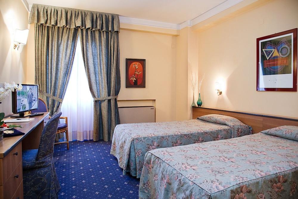 Quadrifoglio 4* Castello di Cisterna